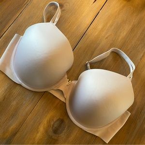 VICTORIA’S SECRET Pale Pink Bra